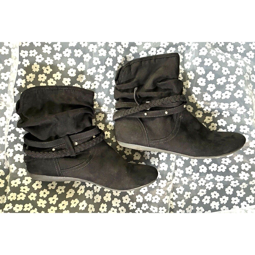 Report Black Slouchy Ankle Boots Faux Suede Braided Buckle Studs Booties Size 7 - Picture 13 of 16